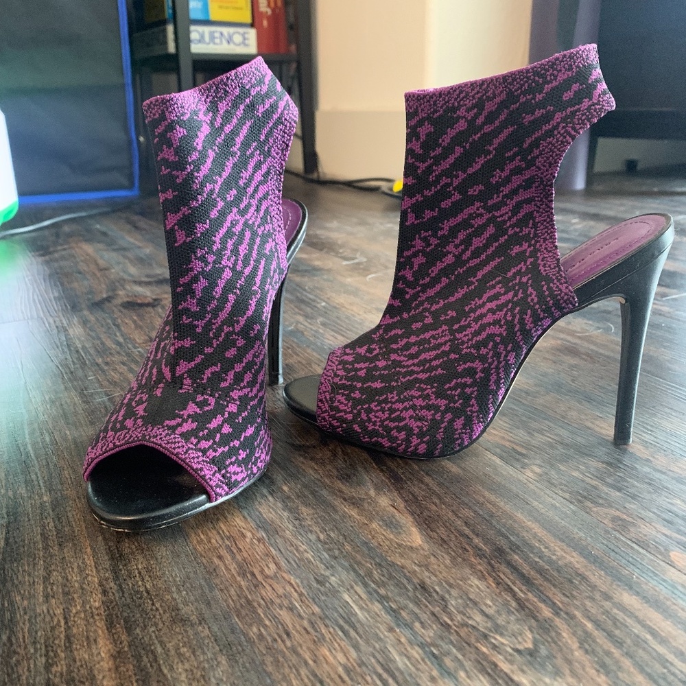 Zara Size 36 (US 6) purple/black high heel booties